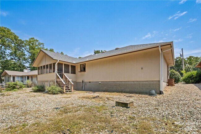 Building Photo - 13 Yarmouth Dr