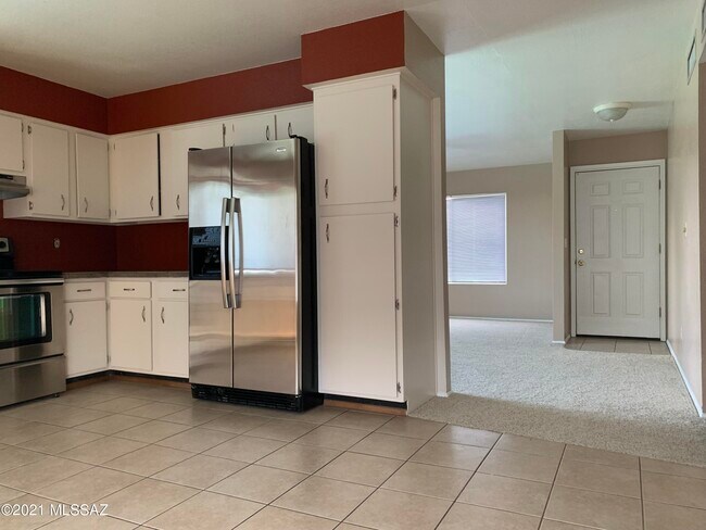 Building Photo - 2602 S Black Moon Dr