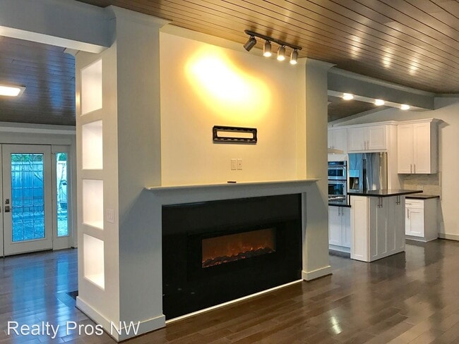 Building Photo - 3 br, 2.5 bath House - 1845 Evergreen Poin...