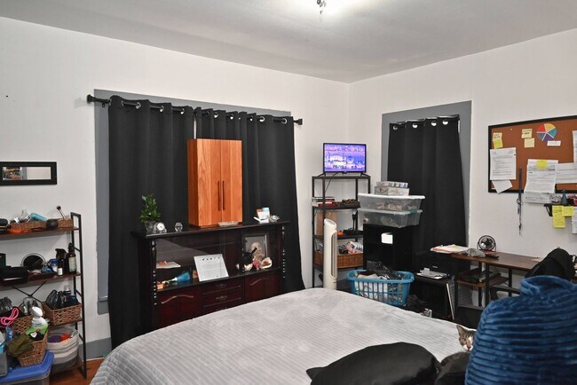 Building Photo - Charming 3 Bed 1 Bath in Hospital District