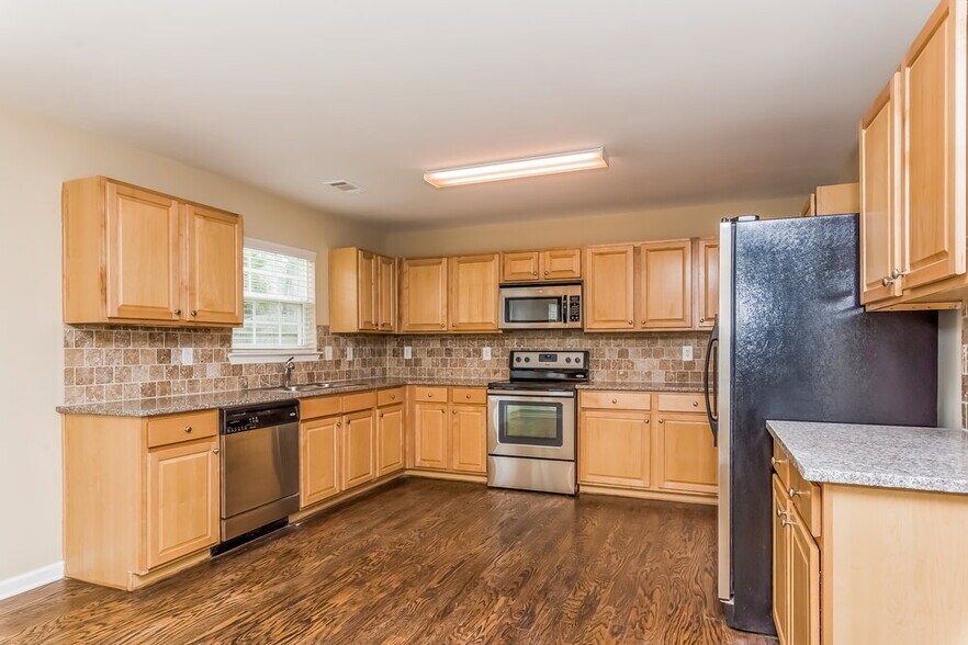 Building Photo - 2890 Centerglen Ln