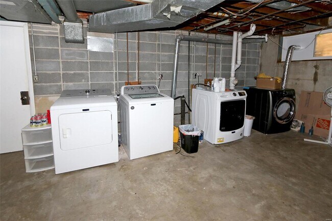 Building Photo - 7010 Amherst Ave