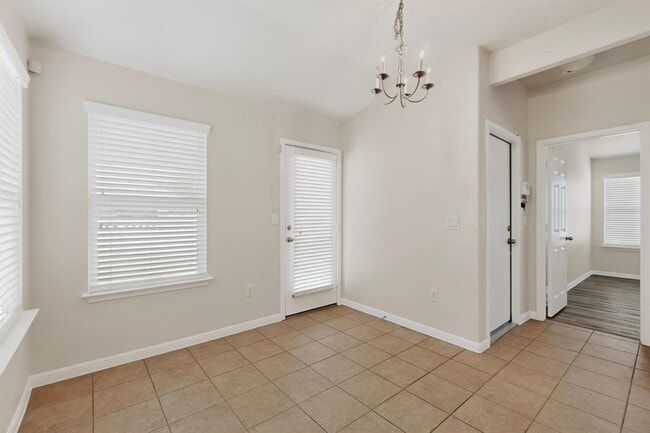 Building Photo - 18336 Friendship Hill Dr