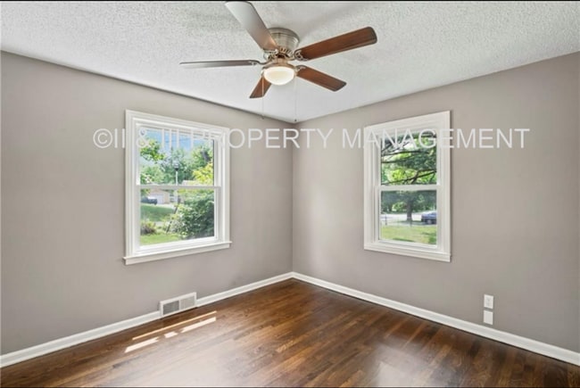 Building Photo - 8022 W 61st St