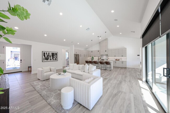 Building Photo - 6329 N 10th Dr