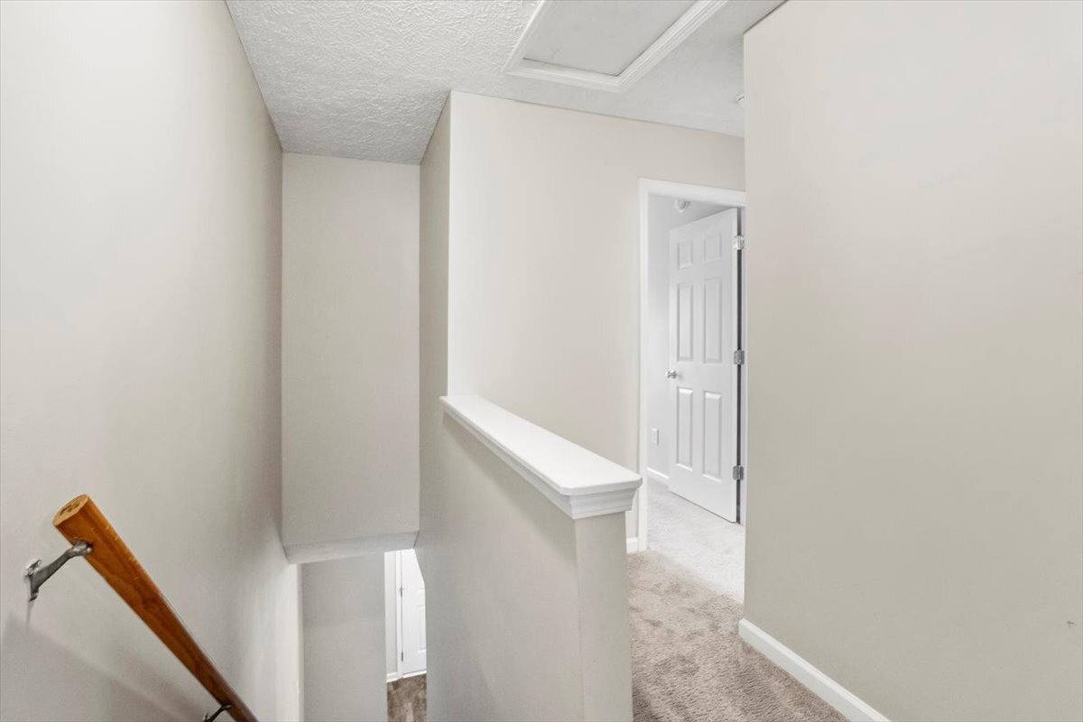 Building Photo - 446 Saint John Dr