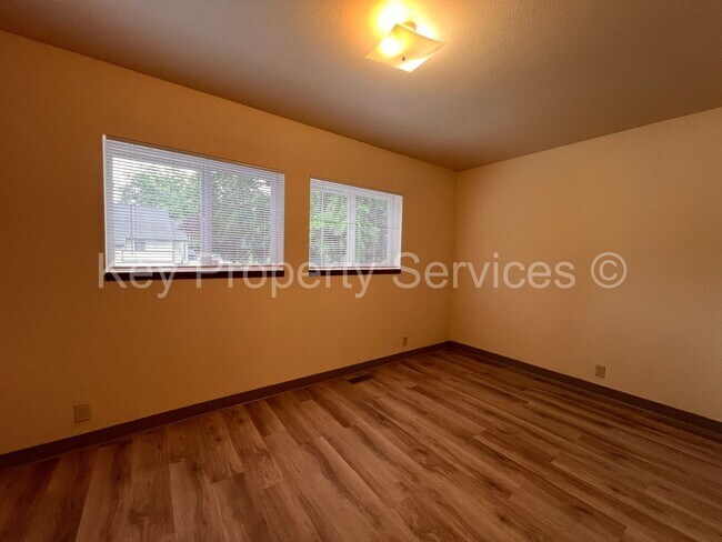 Building Photo - Vancouver Two Bedroom Townhome with Backyard