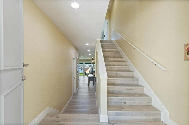 Building Photo - 316 N Lake Dr