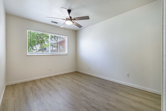 Building Photo - 3 bed 2 bath home for RENT in Modesto by H...