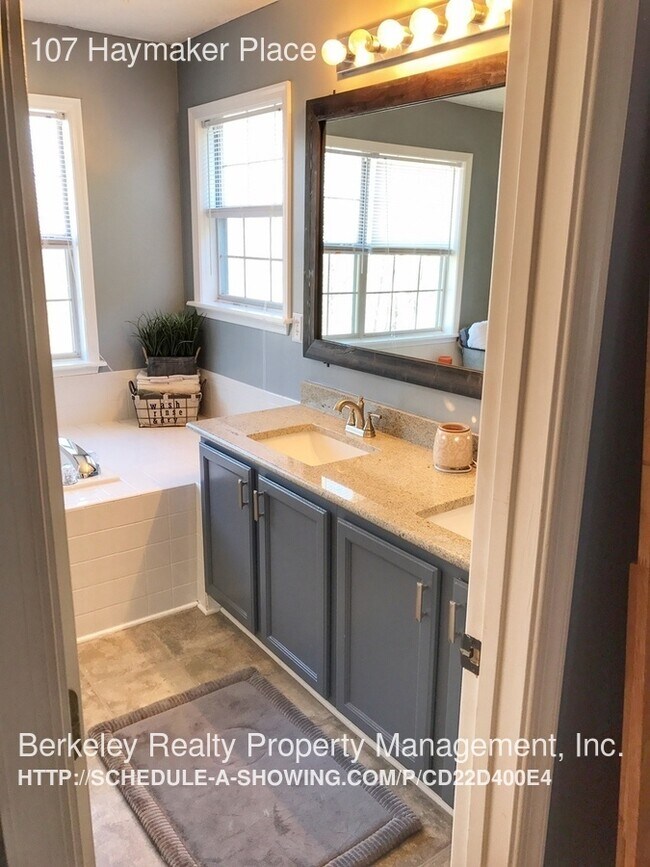 Building Photo - 107 Haymaker Place