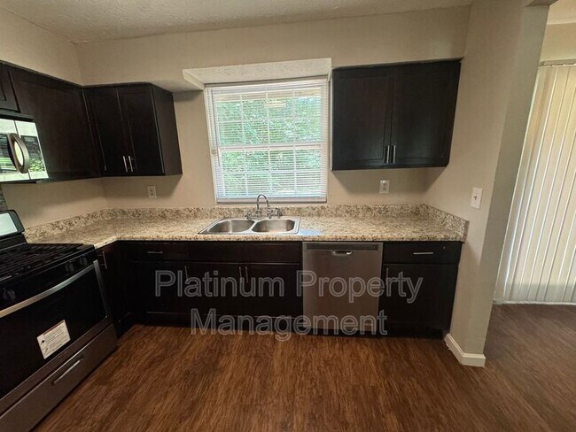 Building Photo - 270 Splitwood Ln