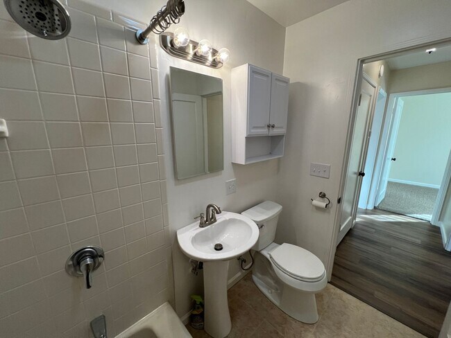 Building Photo - Updated 2-bedroom cottage in La Loma neighborhood!