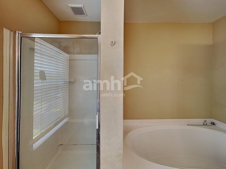 Building Photo - 802 Dragonfly Dr