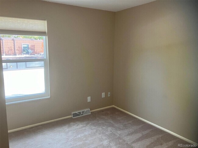 Building Photo - 9260 W Utah Ave