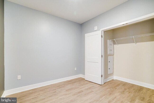 Building Photo - 145 Riverhaven Dr