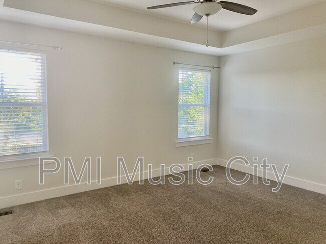 Building Photo - 2126B Burns St