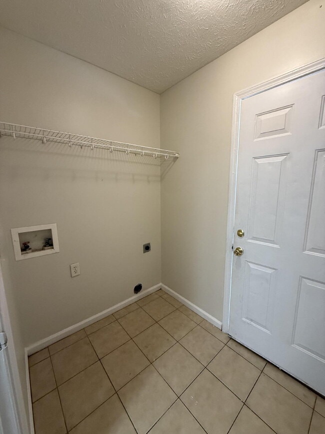 Building Photo - Charming 3-Bedroom Bloomingdale Retreat on over 1 acre!