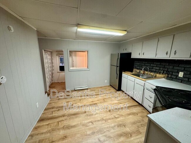 Building Photo - 474 Spang Ave