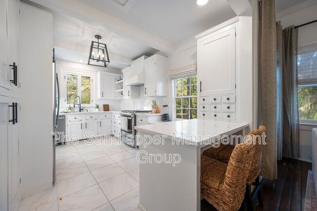 Building Photo - 216 W Carolina Ave