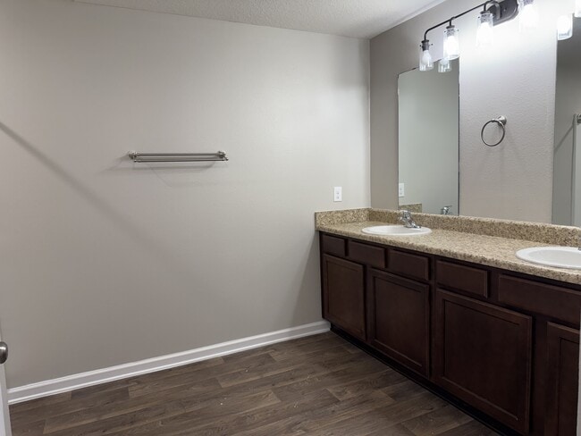 Building Photo - 1004 Limpkin St