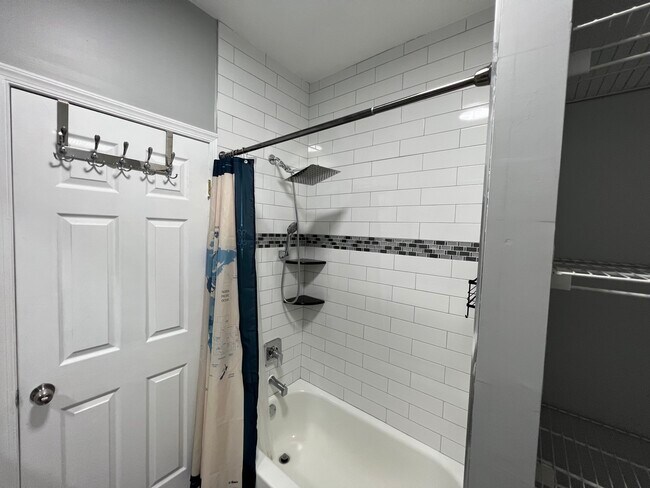 Building Photo - 2221 N Sydenham St