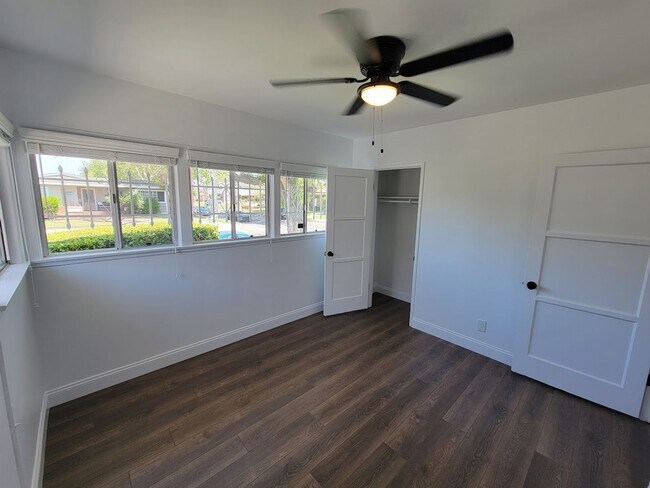 Building Photo - SPACIOUS 3BD/2BA WITH GARAGE, LAUNDRY AND ...