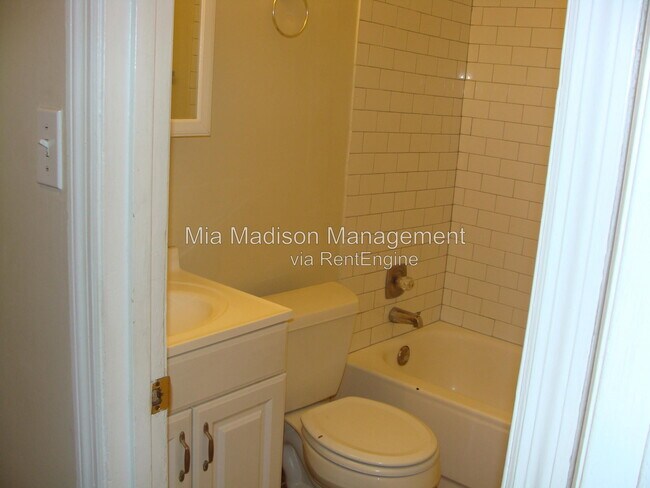 Building Photo - 1 Oak Forest Ln