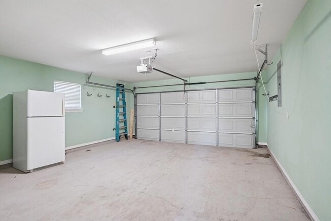 Building Photo - 712 Homewood Dr