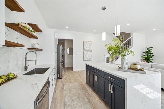 Building Photo - 925 Bianco Ln