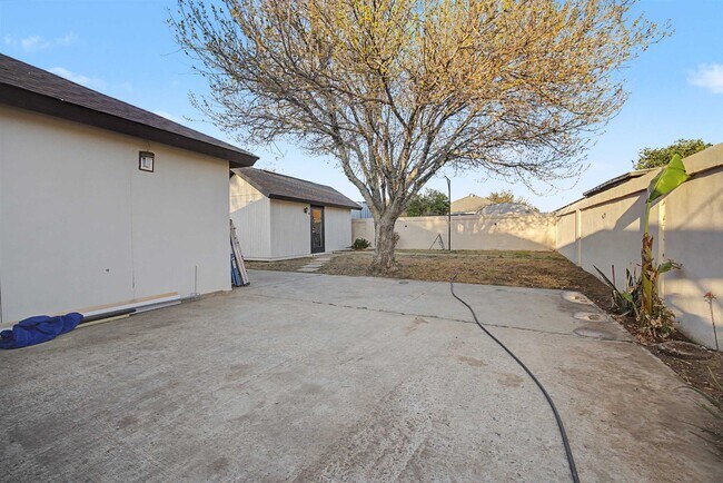 Building Photo - 10307 Dancer Dr