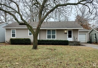 Building Photo - 3 bedroom 1 bath house with garage and cen...
