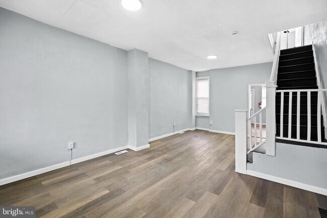 Building Photo - 958 E Russell St