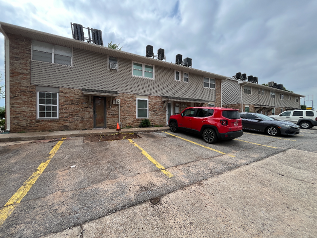 Building Photo - 6734 N Meridian Ave