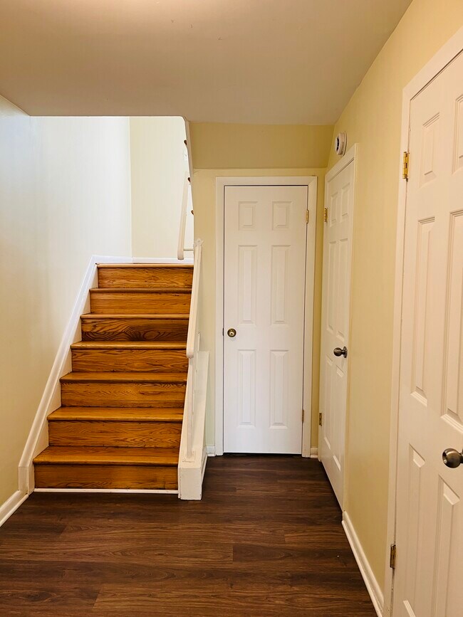 Building Photo - 2 Wimbledon Ln