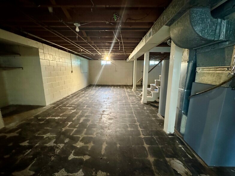 Building Photo - 918 25th St