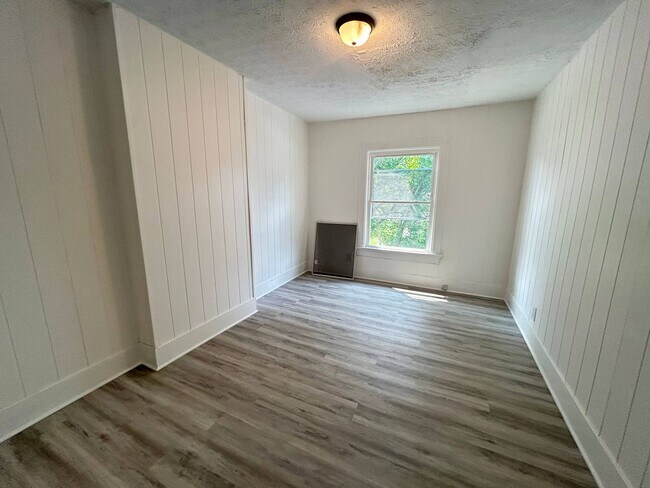 Building Photo - 949-951 Ferndale Ave