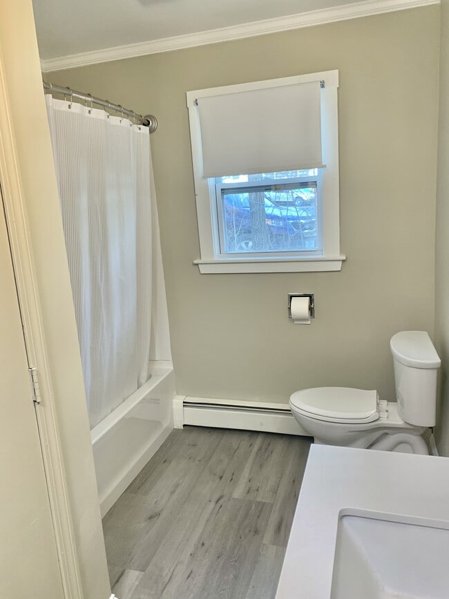 Building Photo - 13 Eaton St