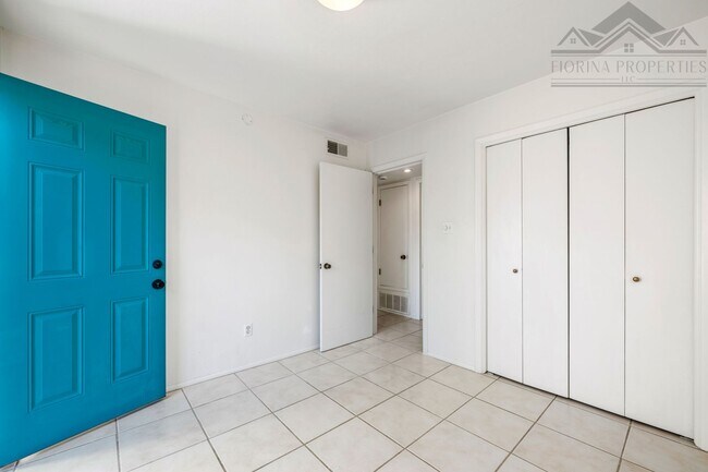 Building Photo - 516 Hillside Ave