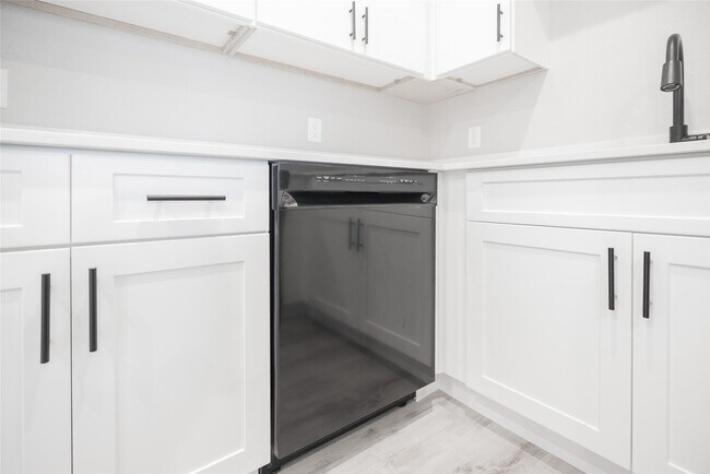 Building Photo - 2101 Reinke Rd