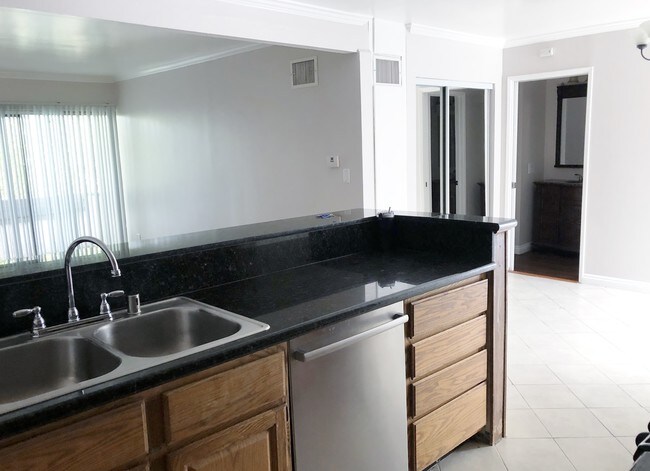 Building Photo - 18620 Hatteras St