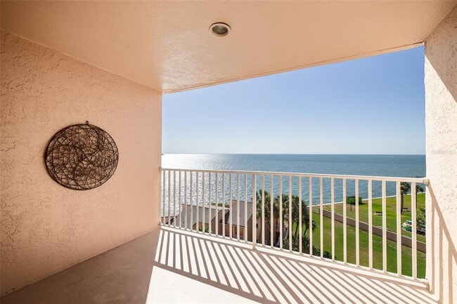 Building Photo - 7432 Sunshine Skyway Ln S