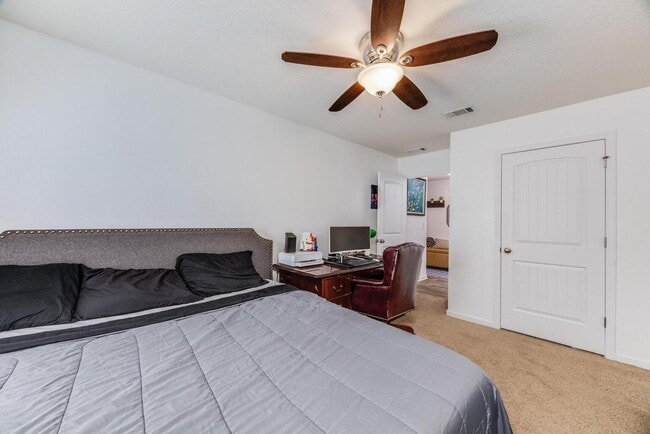 Building Photo - 1010 Limpkin St