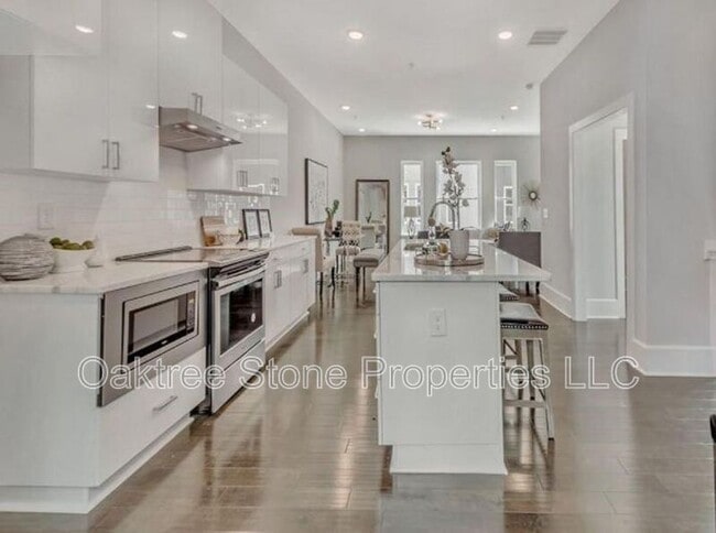 Building Photo - 456 Parkway Dr NE