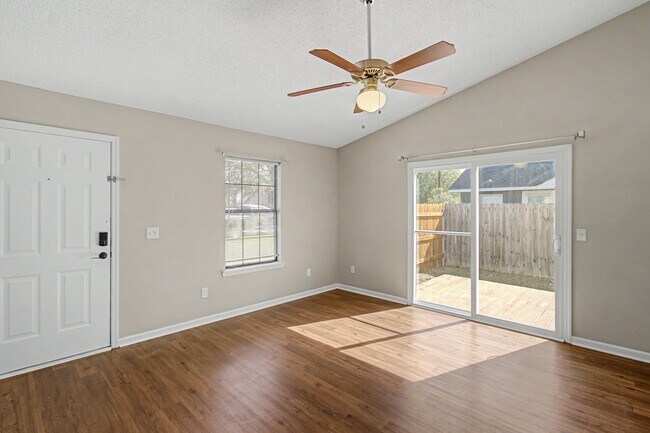 Building Photo - 1384 Forest Lake Dr