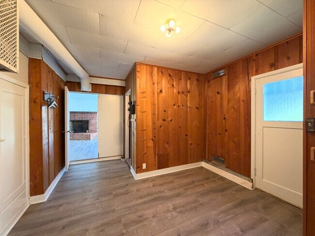 Building Photo - UPDATED HUGE SUNNY 2250sf 3BR+Den/1+2Half BA 2250sf Sunset/UCSF Home VIEWS AVAILABLE NOW