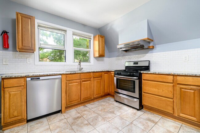 Building Photo - 25 Puritan Ln