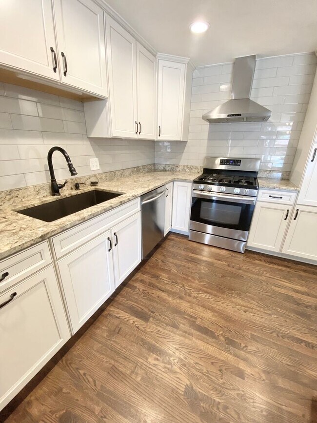 Building Photo - Spacious & Updated Home in Lakewood!-Open Floor plan, Outdoor Living Space, Garden Beds, & More!!!