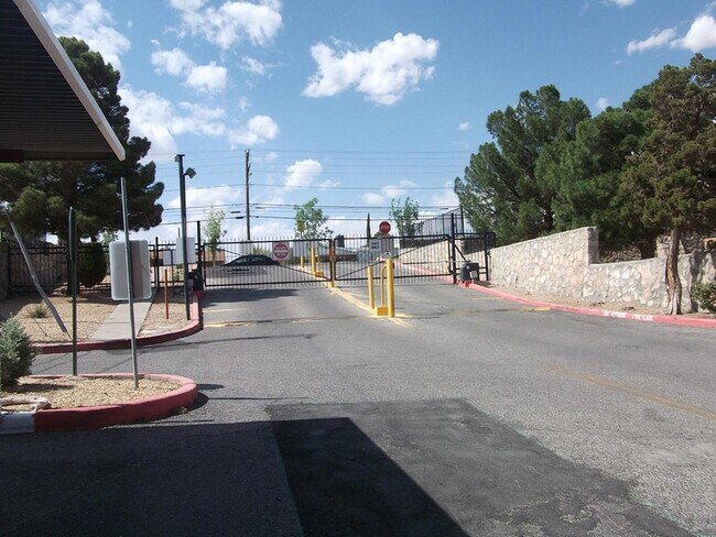 Building Photo - 6400 Edgemere Blvd