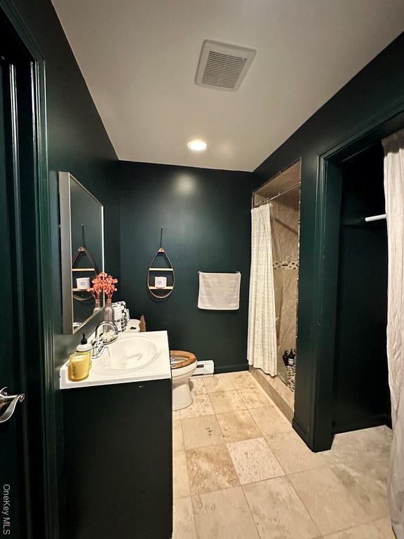 Building Photo - 117 Seven Hills Lake Dr