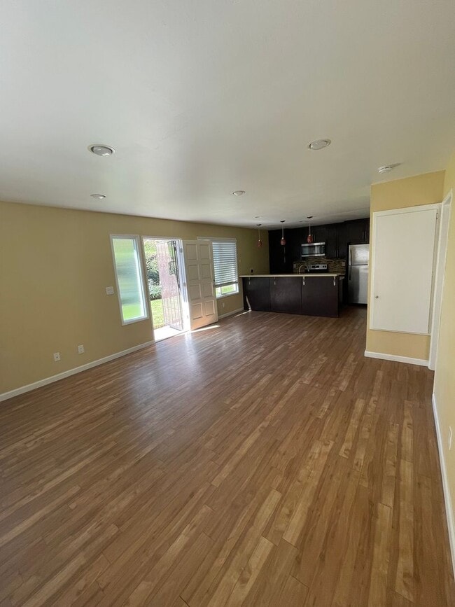 Building Photo - 2/1 Penasquitos Condo Available Now!